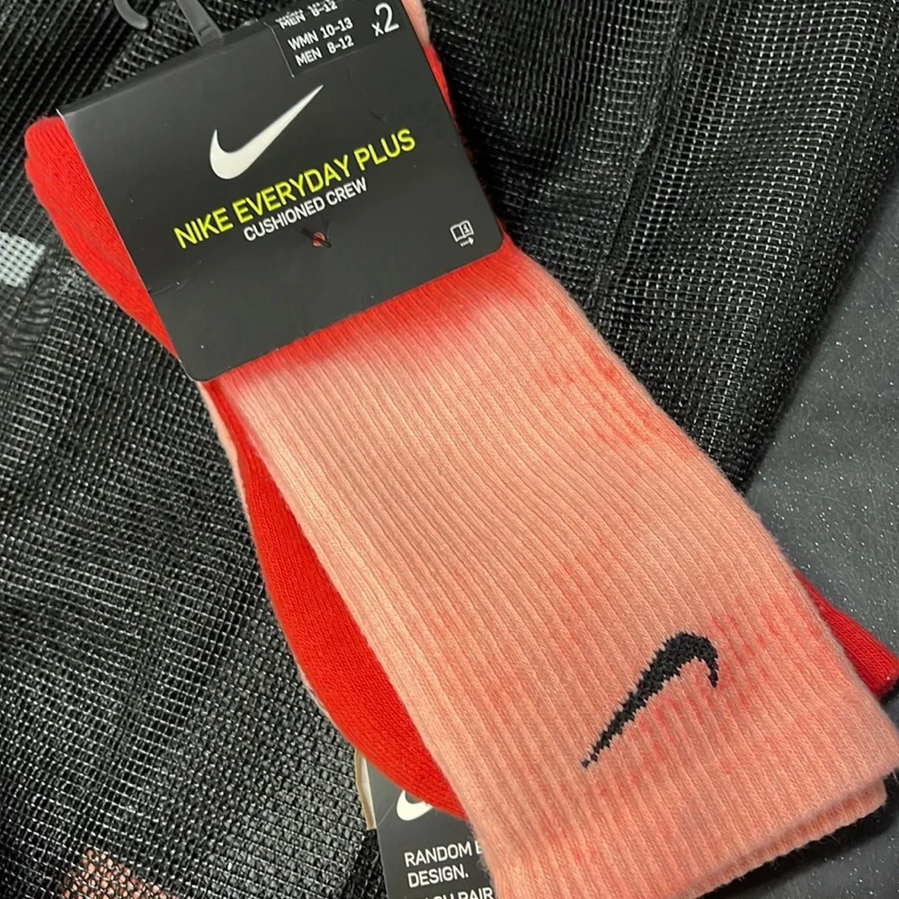 Nike Everyday Plus Cushioned
Multi-Color
Size L
Crew Socks (2 Pairs)
DH6096-902 - Picture 10 of 15